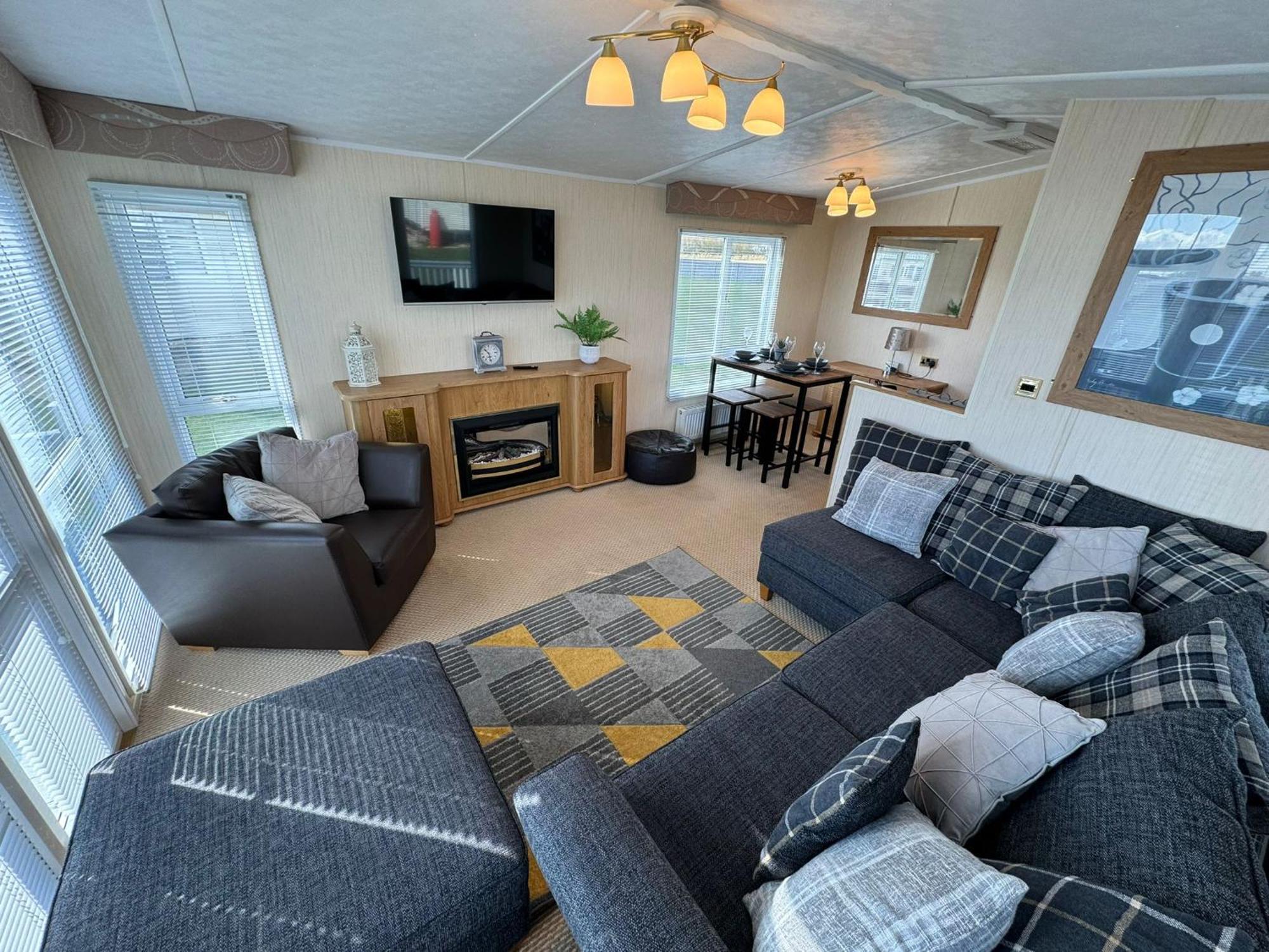 Millfields Holiday Park - The Balmoral - Coastal Caravan Breaks Інголдмеллс Екстер'єр фото