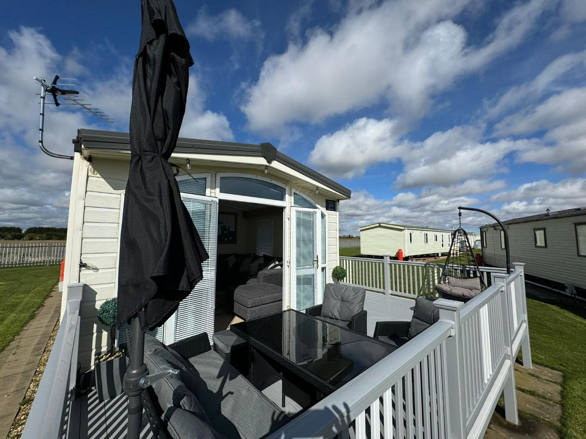 Millfields Holiday Park - The Balmoral - Coastal Caravan Breaks Інголдмеллс Екстер'єр фото